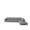 Ecksofa in Grau mit Polstern, moderne Linien und minimalistischem Design für den Außenbereich.