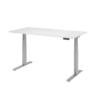 Weißer Schreibtisch mit silbernen Beinen und elektrischem Bedienteil zur Höhenverstellung.
