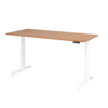 Höhenverstellbarer Schreibtisch mit Holzplatte in Nussbaum und weißen Tischbeinen.