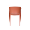 Gartenstuhl in terracotta, Ansicht von hinten, mit schlichten und modernen Linien.