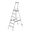 Stehleiter mit sieben Stufen und Plattform, in Aluminium mit rutschsicheren Füßen.