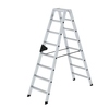 Stehleiter mit 2 x 8 Stufen und stabilen Rechteckrohr-Holmen in neutraler Position.