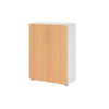 Weißer Flügeltürenschrank mit Buchefronten und zwei Türen, höhenverstellbar mit Sockelgleitern.