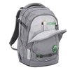 Grauer Schulrucksack mit offener Fronttasche und mehreren Fächern für Stifte und Zubehör.