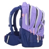 Seitenansicht eines lila Schulrucksacks mit verstellbaren Schulterträgern und mehreren Fächern.