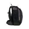 Schulrucksack in Schwarz mit kariertem Muster und ergonomischem Tragesystem, seitliche Ansicht.