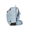 Schulrucksack in Nordic Ice Blue, seitliche Ansicht mit ergonomischem Tragesystem und Hüftgurt.