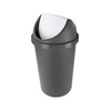 Abfalleimer mit Schwingdeckel in Grau und Weiß, oben leicht gewölbt.