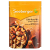 Tüte mit Seeberger Edel-Nuss-Mix, gefüllt mit gerösteten und gesalzenen Nüssen.