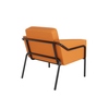 Oranger Sessel mit schwarzem Gestell, Rückansicht, im Innenbereich verwendet.