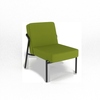 Grüner Sessel aus 100% Polypropylen mit schwarzem Gestell, für den Außenbereich geeignet.