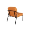 Oranger Sessel mit abgerundetem Rücken und schwarzem Metallgestell aus der Rückansicht.