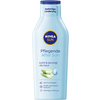 Helle Flasche mit NIVEA SUN Pflegende After Sun Creme und Aloe Vera Abbildung auf dem Etikett.