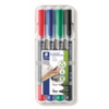 Vier STAEDTLER Permanentmarker Lumocolor Duo in verschiedenen Farben in einer Verpackung.
