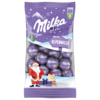 Verpackung mit Milka Alpenmilch-Schokolade in Kugelform, dekoriert für die Weihnachtszeit.
