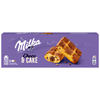 Milka Gebäck mit Schokoladenstückchen und flüssigem Schokoladenkern in Verpackung.