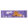 Milka Choco Wafer-Packung mit fünf einzelnen Waffeln und Ansicht der Waffeln im Vordergrund.