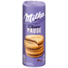 Milka Gebäck Choco Pause in Rollenpackung mit drei Keksen, einer ist angestochen.