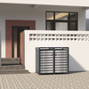 Mülltonnenbox in Silber mit Doppel-Fronttüren, platziert neben einem Haus.