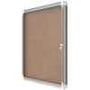 Schaukasten mit brauner Korkoberfläche, abschließbar, für die Wandmontage geeignet.