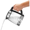 Handhaltender Wasserkocher aus Glas mit Edelstahl und Wasserfluss.
