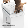 Person hebt den Deckel eines weißen Aktenvernichters mit 21-Liter-Schnittgutbehälter an.