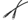 USB-C-Kabel mit zwei Steckern, geflochtenem Außenmantel und verstärktem Kupferkern.