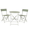 Gartensitzgruppe mit einem runden Tisch und zwei klappbaren Stühlen in grün.