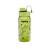 Grüne Trinkflasche mit Fußballmotiv und einem Spieler auf der Vorderseite.