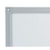 Eckansicht einer Multifunktionstafel mit grauem Rahmen und glatter Oberfläche.