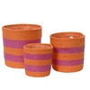 Drei runde Blumentöpfe in orange und pink mit plastikbeschichtetem Innenraum.