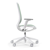 Grüner und weißer Bürodrehstuhl im modernen Design, seitlich mit Kinetic-Swing-Mechanik.