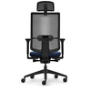 Bürodrehstuhl mit Netzrückenlehne und gepolsterter blauer Sitzfläche von hinten.