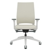 Bürodrehstuhl in creme hellgrau mit hoher Rückenlehne und verstellbaren Armlehnen.