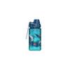 Trinkflasche aus Kunststoff mit Unterwasser-Motiv und blauer Verschlusskappe, seitliche Ansicht.