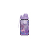 Lila Trinkflasche aus Tritan mit Schmetterlingsmotiven und Schraubverschluss.