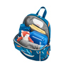 Mini Rucksack in blau mit Spielzeug, Trinkflasche und Lunchbox im Innenfach sichtbar.