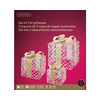 Silberne Lichtfigur in Geschenkboxen mit goldenen Schleifen auf pinkem Hintergrund.