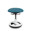 Hocker mit gepolsterter, ergonomisch geformter Sitzfläche und verstellbarer Höhe in petrolblau.