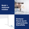 Doppelseitige Moderationstafel mit starrem Fußelement in einem modernen Büroambiente.