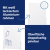 Doppelseitige Moderationstafel mit Aluminiumrahmen und pinnbarer Oberfläche im Anwendungsbeispiel.