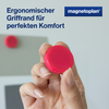 Pinkfarbener Ergo-Magnet in Hand mit ergonomischem Griffrand vor einer Tafeloberfläche.