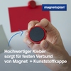 Rote Magnetklemme in Hand mit Beschreibung zur Klebefestigkeit und Haftkraft.