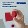 Rote Magneten mit ergonomischem Griffrand werden in einer Hand gehalten.
