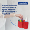 Roter Stiftehalter aus Filz mit integrierten Magneten, befestigt an einem Whiteboard.