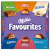 Packung mit verschiedenen Mini-Pralinen der Milka Favourites in bunter Anordnung.