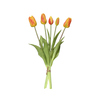 Kunstblumenstrauß mit orangefarbenen Tulpen und grünen Blättern, gebunden mit einem Band.