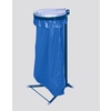Blauer Müllsackständer mit verzinktem Klemmring und offenem Sack, auf grauem Hintergrund.