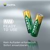 Zwei sofort einsatzbereite Varta Recharge Accu Power AA Akkus auf weißem Hintergrund.