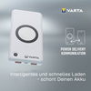 Powerbank mit Wireless Charger Funktion und Ladestandanzeige in Anwendungsszenario.